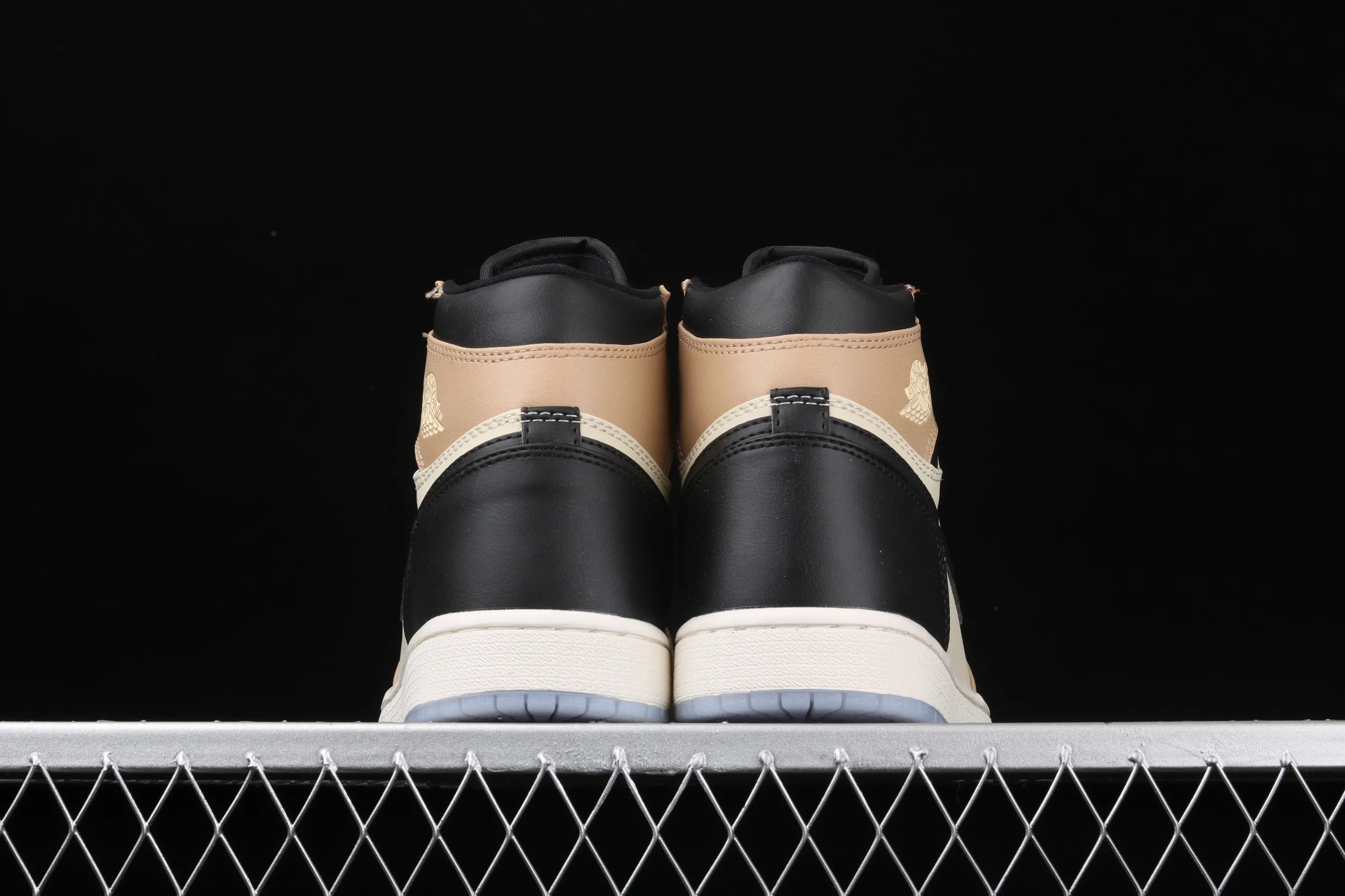 All categories Air Jordan Jordan series basketball shoes Air Jordan 1 High Air Jordan 1 High AJ1 Joe 1 Black Khaki Pearl Milk Tea Chameleon AH7389-003
